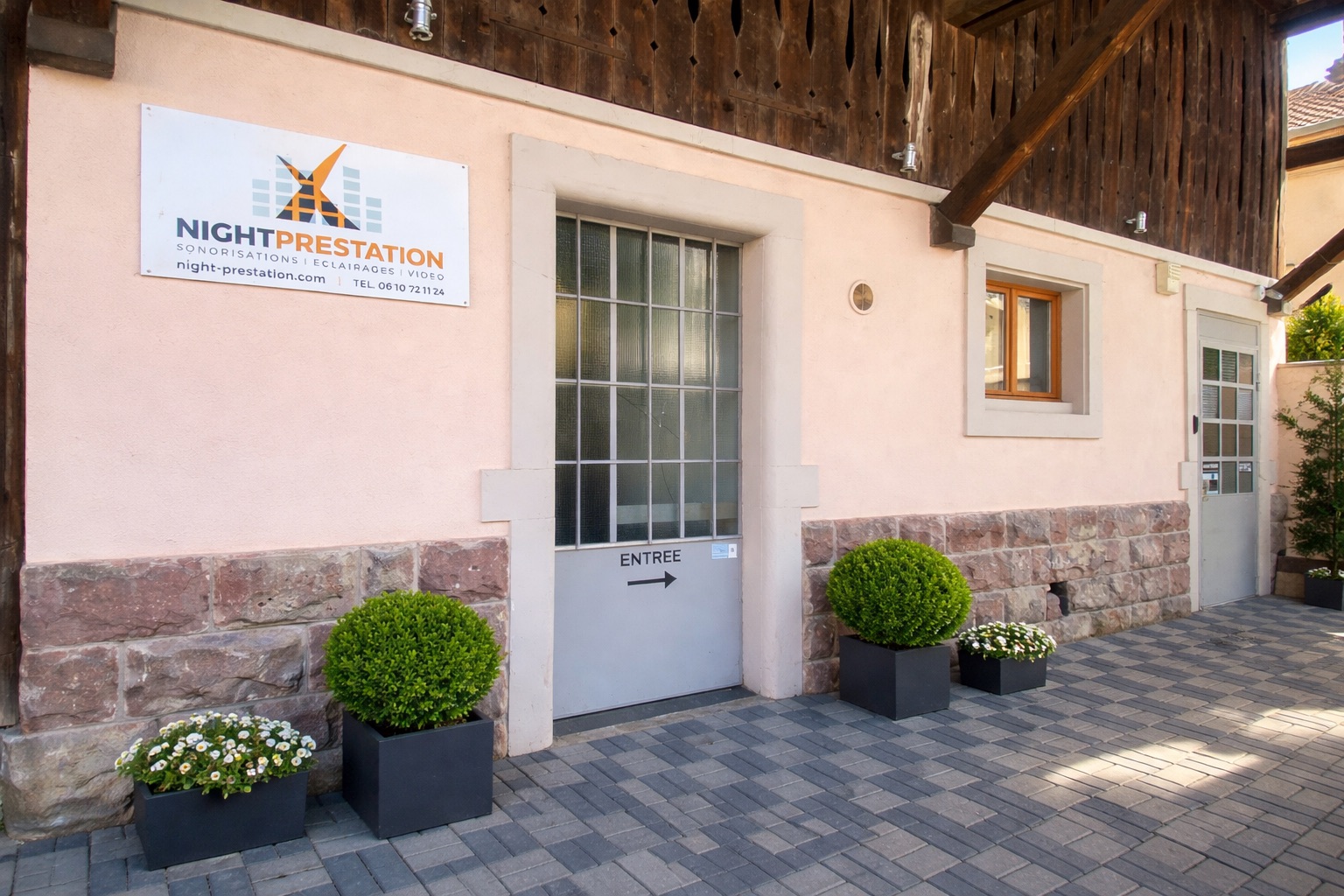 Devant Night Prestation